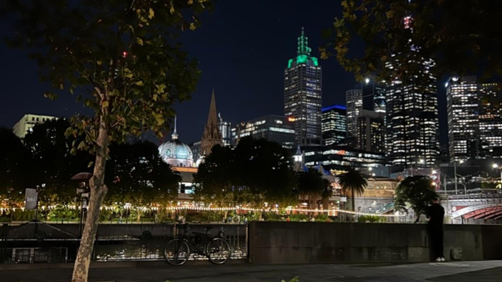 a city skyline at night
