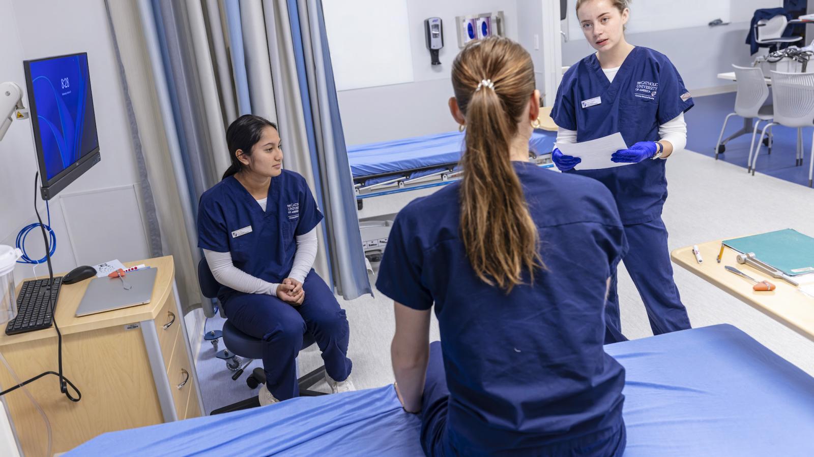 students doing a bedside simulation