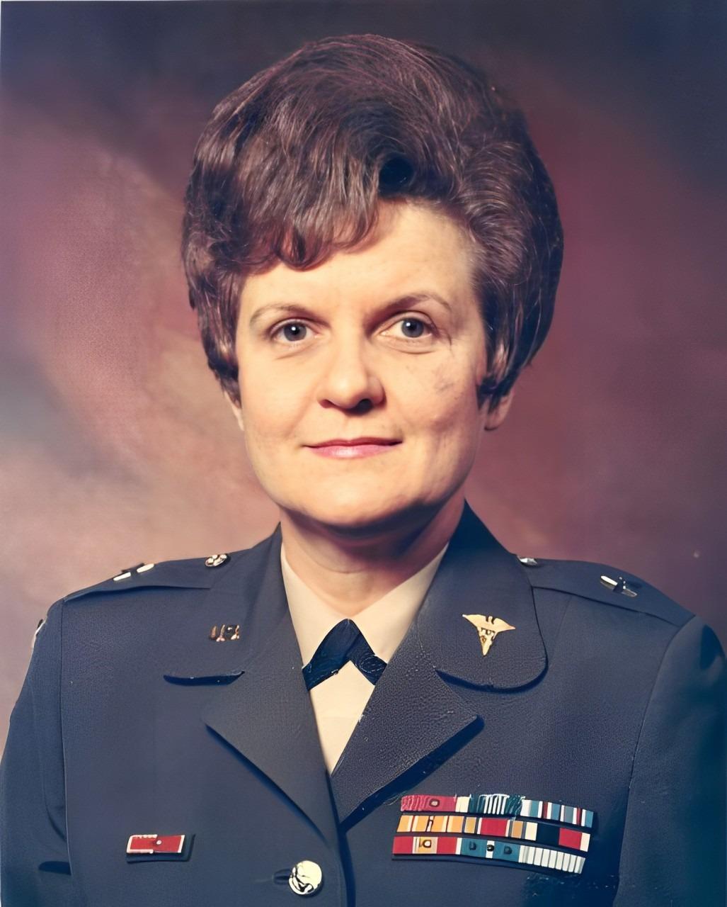 hays headshot in her military uniform